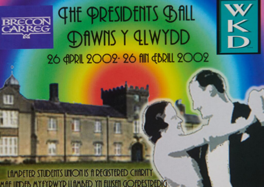 The Presidents Ball – Dawns Y Llywydd (2002), eitem o Lyfrgell ac Archifau Roderic Bowen, Y Drindod Dewi Sant